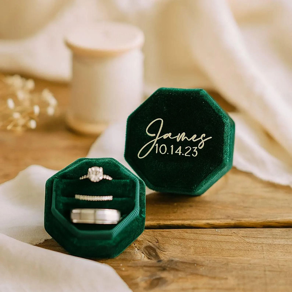 Velvet Jewelry Box - Personalisierte Eheringbox aus Samt mit drei